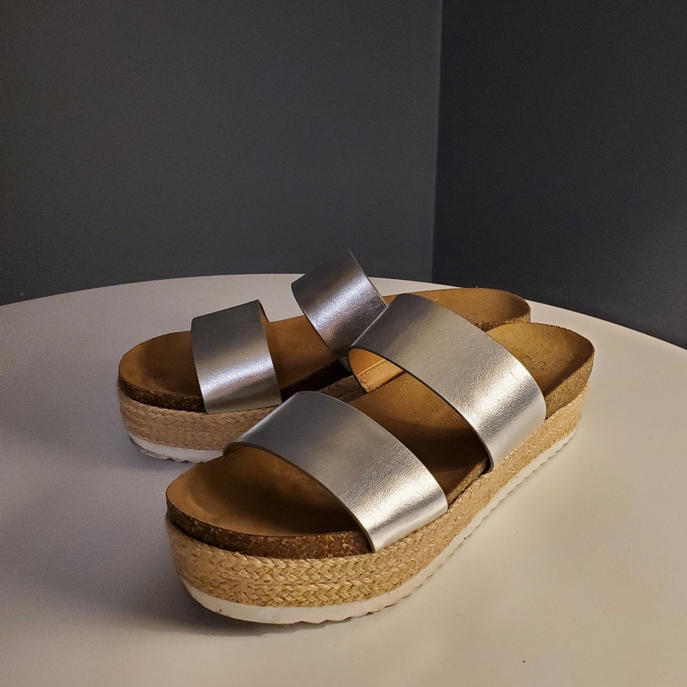 Brush metal silver cool sendal